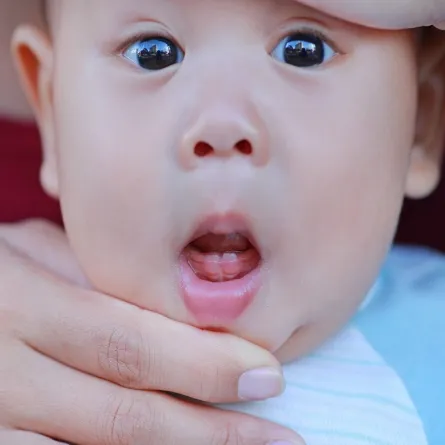 صورة لطفل في مرحلة التسنين