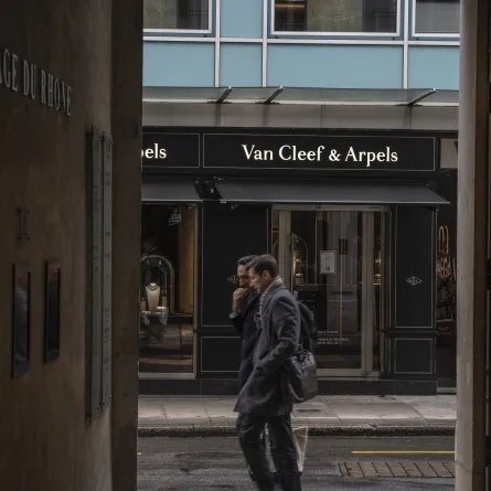 متجر فان كليف أند آربلز في جنيف بسويسرا - (مصدر الصورة Bloomberg  Contributor Getty Images)