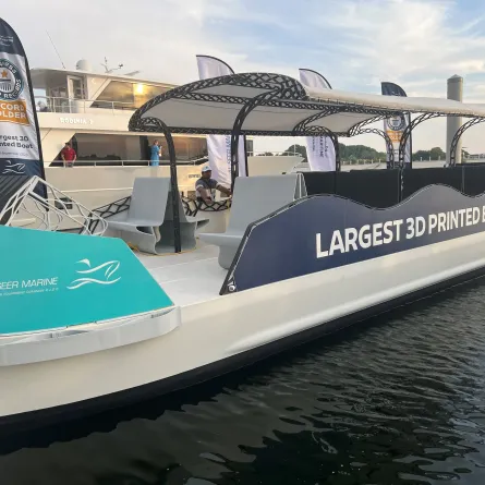  الكشف عن أكبر قارب مصنوع بتقنية الطباعة ثلاثية الأبعاد في العالم خلال معرض أبوظبي الدولي للقوارب