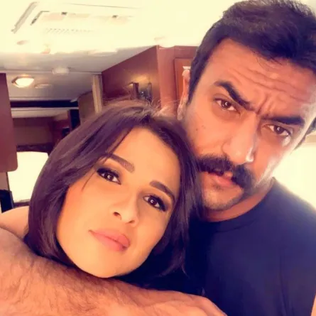 ياسمين عبد العزيز وأحمد العوضي- الصورة من حساب العوضي على الفيس بوك