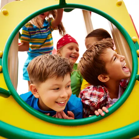 صورة أطفال يلعبون