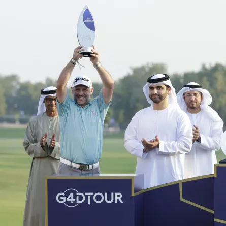 تتويج الدنماركي نيكولاي هوجارد بلقب بطولة جولة دي بي ورلد للجولف. الصورة من حساب الشيخ منصور بن محمد بن راشد آل مكتوم على منصة x