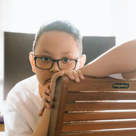 صورة لطفل حزين