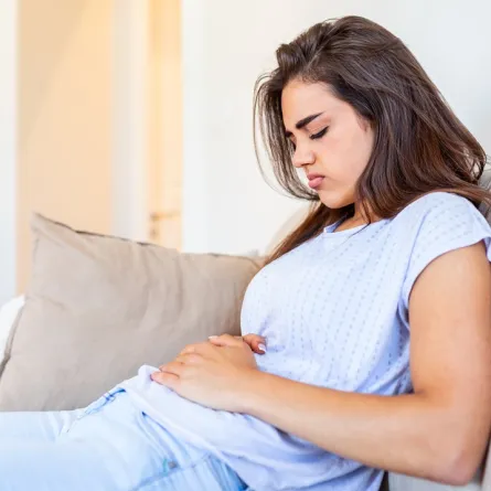 صورة لامرأة تشعر بالتعب