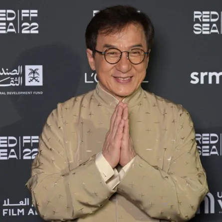 جاكي شان (Jackie Chan). مصدر الصورة: AMMAR ABD RABBO / Red Sea Film Festival / AFP