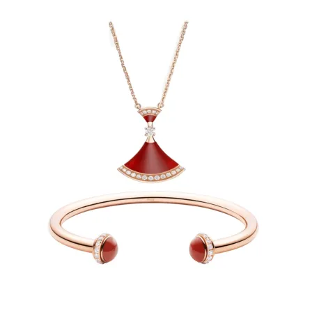 حجر الشجاعة والحظ السعيد.. موديلات مجوهرات بحجر الكارنيليان لخريف 2023