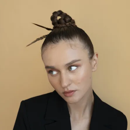 تسريحات الشعر المبلل والملموم 