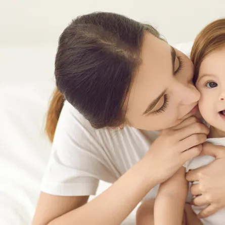 صورة لأم وطفلها