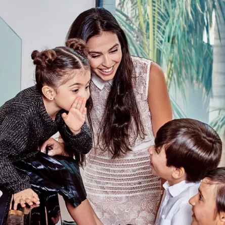 زينة عبدالله وأطفالها