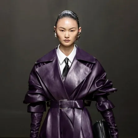 معطف من ماركة Alexander McQueen