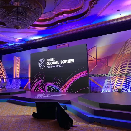 ملتقى فورتشن العالمي ينطلق في أبوظبي. الصورة من الحساب الرسمي للملتقى على منصة x 