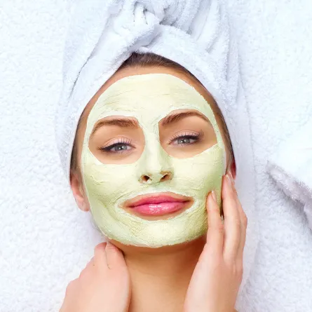 ماسك الشاي الأخضر والزبادي للوجه - الصورة من Shutterstock 