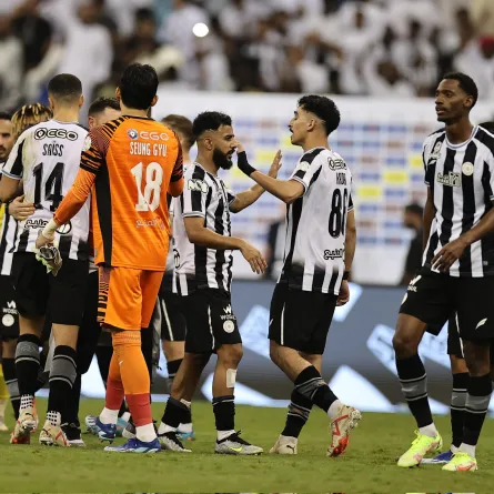 الاتحاد يخسر أمام نادي الشباب في منافسات دوري روشن السعودي بهدف دون رد - الصورة من حساب دوري روشن السعودي على إكس