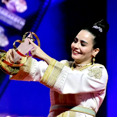 النجمة الذهبية لفيلم كذب أبيض للمخرجة المغربية أسماء المدير   