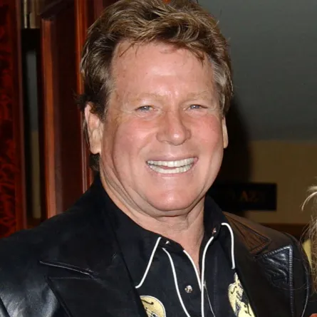 ريان أونيل (Ryan O'Neal). مصدر الصورة: Chris DELMAS / AFP توفي الممثل الشهير ر