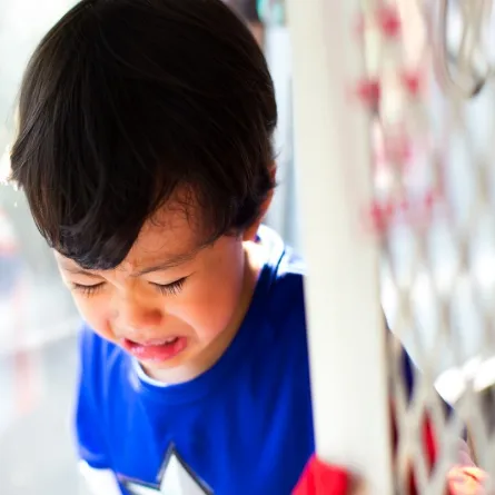 صورة لطفل يبكي