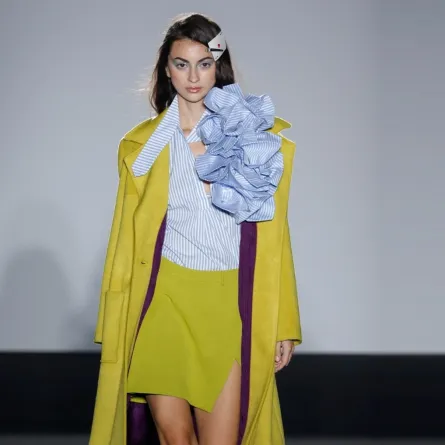 تنورة قصيرة من Menchen Tomas -الصورة من Launchmetrics/Spotlight ©