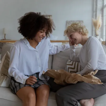 مفاجأة الصديقة 