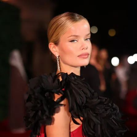 عارضة الأزياء النرويجية فريدا آسن على السجادة الحمراء لمهرجان البحر الأحمر السينمائي 2023 بجدة مصدر الصورة (Tim P. Whitby/Getty Images for The Red Sea International Film Festival)