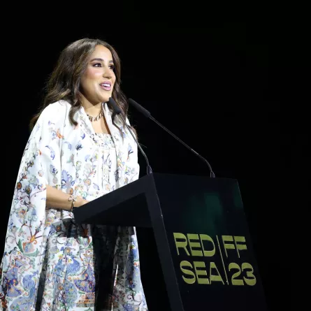 الأستاذة جمانا الراشد الرئيسة التنفيذية للمجموعة السعودية للأبحاث والإعلام SRMG ورئيسة مجلس أمناء مؤسسة مهرجان البحر الأحمر السينمائي الدولي. مصدر الصورة: Daniele Venturelli/Getty Images for The Red Sea International Film Festival