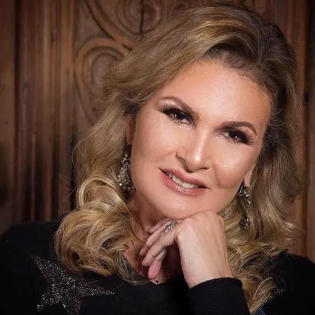 الصورة من حساب يسرا على إنستغرام