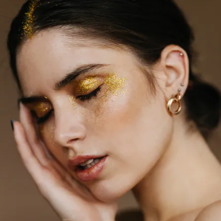 مكياج الاحتفالات- الصورة من Freepik 