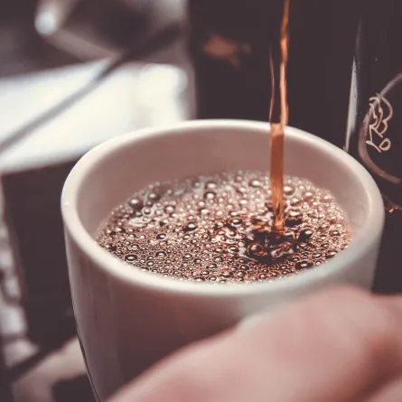 الرياض تحتضن فعاليات المعرض الدولي للقهوة والشوكولاتة 2023. الصورة من موقع unsplash by John Schnobrich