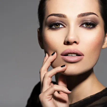 أسرار وضع مكياج عيون سموكي