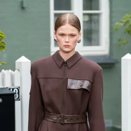  معطف طويل باللون البني من ماركة Stine Goya