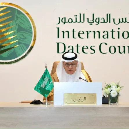 وزير البيئة السعودي: أكثر من (200) مليون نخلة تنتج (9.7) ملايين طن من التمور سنويًا بصادرات تبلغ قيمتها (2.3) مليارات دولار حول العالم