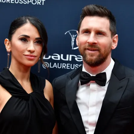 ليونيل ميسي وزوجته أنتونيلا Lionel Messi and his wife Antonela Roccuzzo (مصدر الصورة: JULIEN DE ROSA / AFP)