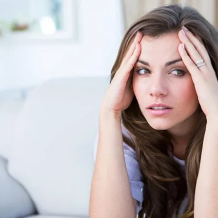 صورة لحامل في قلق من تأخر الحمل