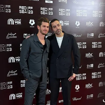 الأستاذ محمد التركي والنجم أندرو غارفيلد. الصورة خاصة بسيدتي تصوير معتز الشافعي