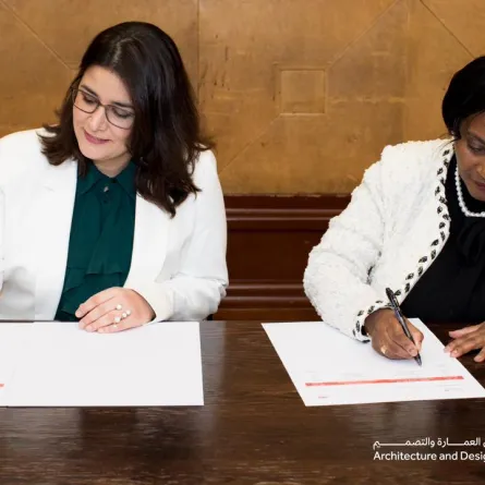 توقيع مذكرة التفاهم بيم هيئة فنون العمارة والتصميم والمعهد الملكي للمعماريين البريطانيين- المصدر حساب هيئة فنون العمارة بمنصة إكس