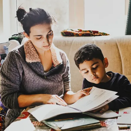 صورة لأم وطفلها