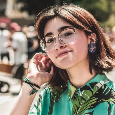 صفات المرأة القرية