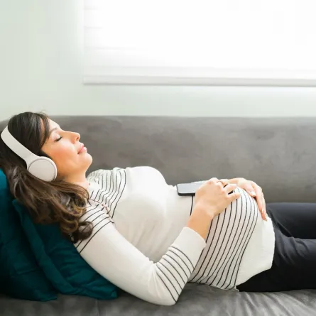 صورة لحامل نائمة