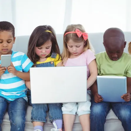 صورة أطفال أذكياء