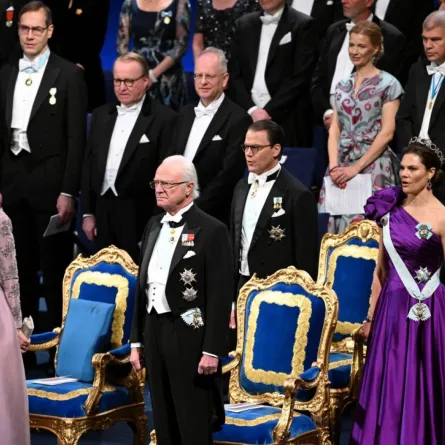 الملكة سيلفيا، الملك كارل السادس عشر غوستاف، الأمير دانيال، وولية العهد الأميرة فيكتوريا (Queen Silvia, King Carl XVI Gustaf, Prince Daniel and Crown Princess Victoria). مصدر الصورة: Jonathan NACKSTRAND / AFP