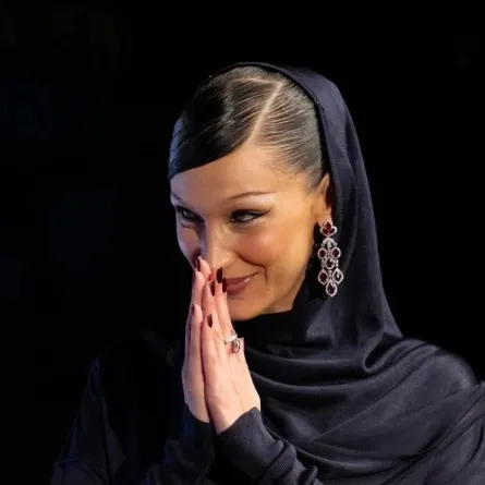 بيلا حديد Bella Hadid خلال مشاركتها في Fashion Trust Arabia Awards خلال مشاركتها في Fashion Trust Arabia Awards، (مصدر الصورة: من Jewel SAMAD / AFP)