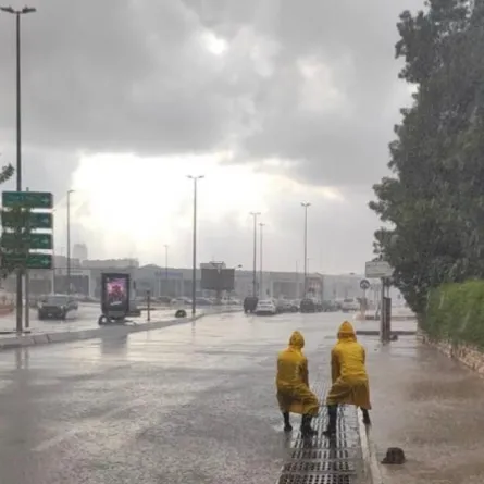 أمانة جدة تفعل خططها الميدانية وتزيل الآثار الناتجة عن الحالة المطرية