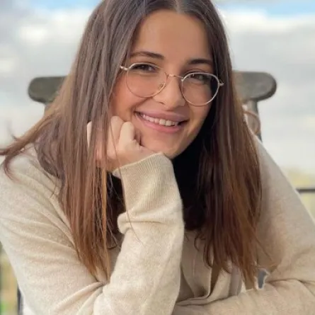 شام الذهبي تستعرض شهور حملها الأخيرة بجلسة تصوير مميزة