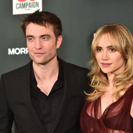 روبرت باتينسون وسوكي ووترهاوس Robert Pattinson and Suki Waterhouse (مصدر الصورة: by Alberto E. Rodriguez / GETTY IMAGES NORTH AMERICA / Getty Images via AFP)