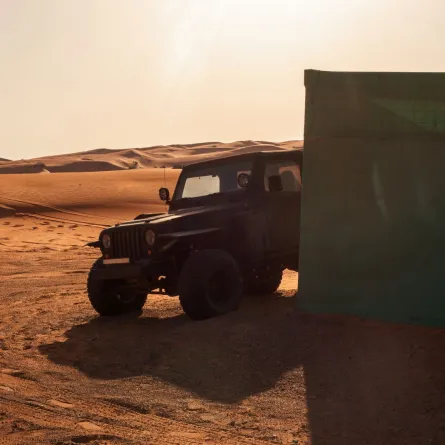 السير على كثبان الرمال الصحراوية