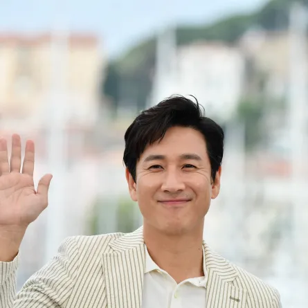 الممثل الكوري الجنوبي لي سون كيون Lee Sun-Kyun من مهرجان كان السينمائي  2019 (مصدر الصورة : AFP / Alberto PIZZOLI)