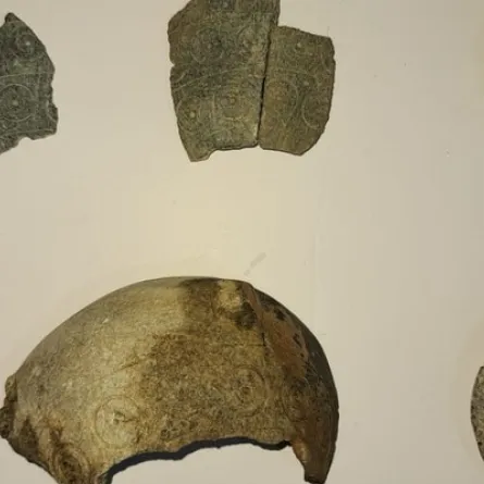 مقتنيات أثرية في ولاية وادي المعاول العماني يعود تاريخها لأكثر من 4500 سنة. الصورة من وكالة الأنباء العمانية