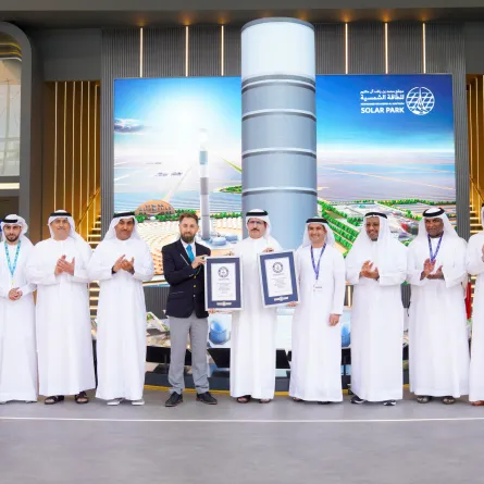 مجمع محمد بن راشد آل مكتوم للطاقة الشمسية يدخل موسوعة غينيس - الصورة من Dubai Media Office