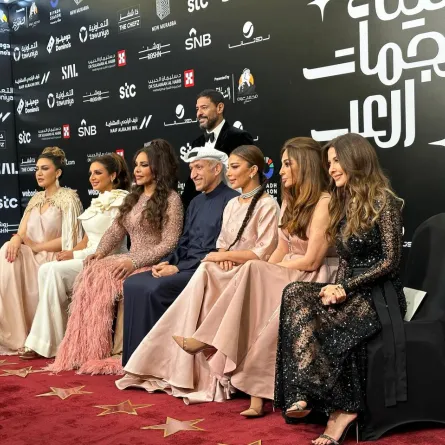 النجمات نانسي عجرم وإليسا وأصالة وأحلام وأنغام وأسماء المنور مع سالم الهندي - تصوير زكية البلوشي