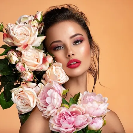  إطلالات مكياج جديدة لاستقبال 2024 وحيل جمالية تبرز ملامحك 