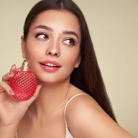 عطور نسائية برائحة جوز الهند.. ونصائح لصناعة عطرك الخاص في المنزل